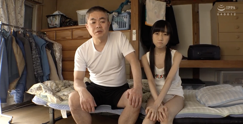 超貧乳少女さくらチャンがド田舎でエロおやじ達と接吻調教セックス【花咲はな】
